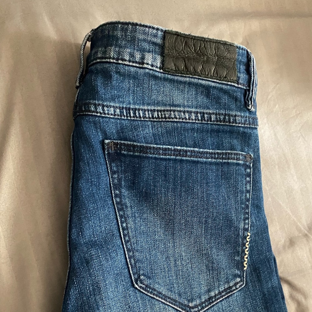 Very nice style jeans. 29 waist 31 length